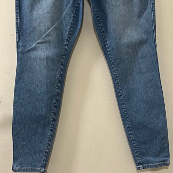 Torrid Premium Womens 3 Button Blue Medium Washd Skinny Jeans High Rise Size 10R - Picture 5 of 12